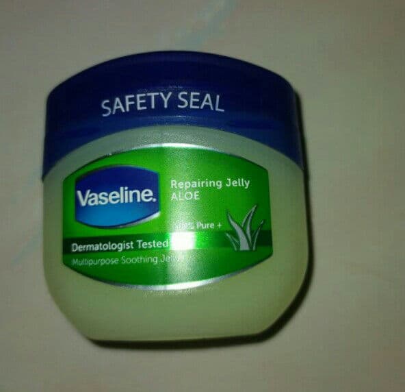 Vaseline Aloe Soothing Jelly review photo by Nabilahranti