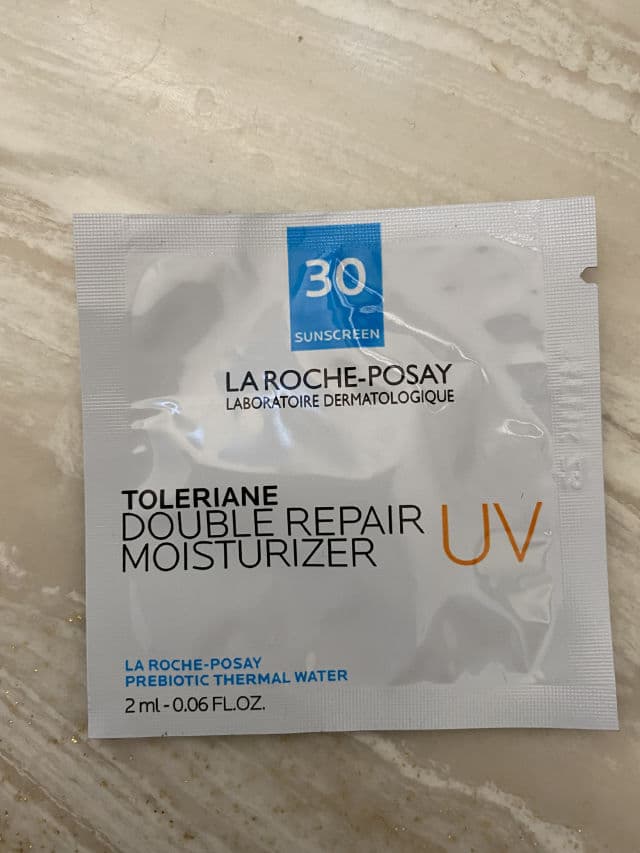 La Roche-Posay Toleriane Repairing Moisturizer SPF 30 review photo by NguyenAndOngLy