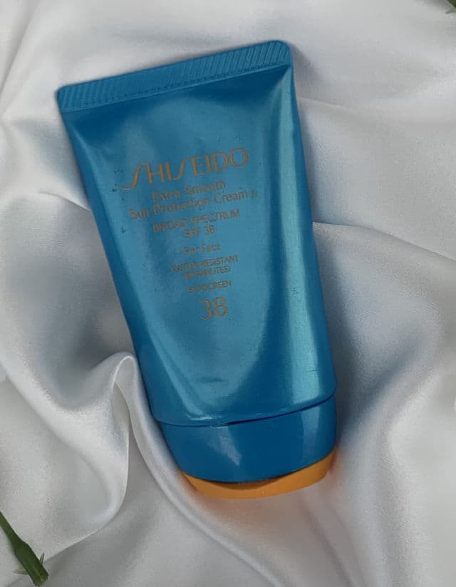 Shiseido Extra Smooth Sun Protection Lotion for Face & Body SPF 38 PA+++ review photo by myskinsidestory