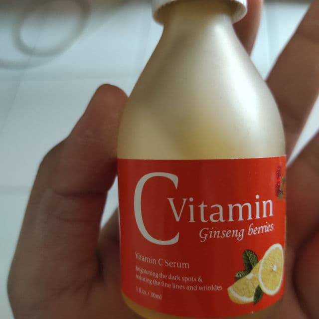KLARMED Vitamin C Ginseng Berries Serum review photo by Rikaafrianti