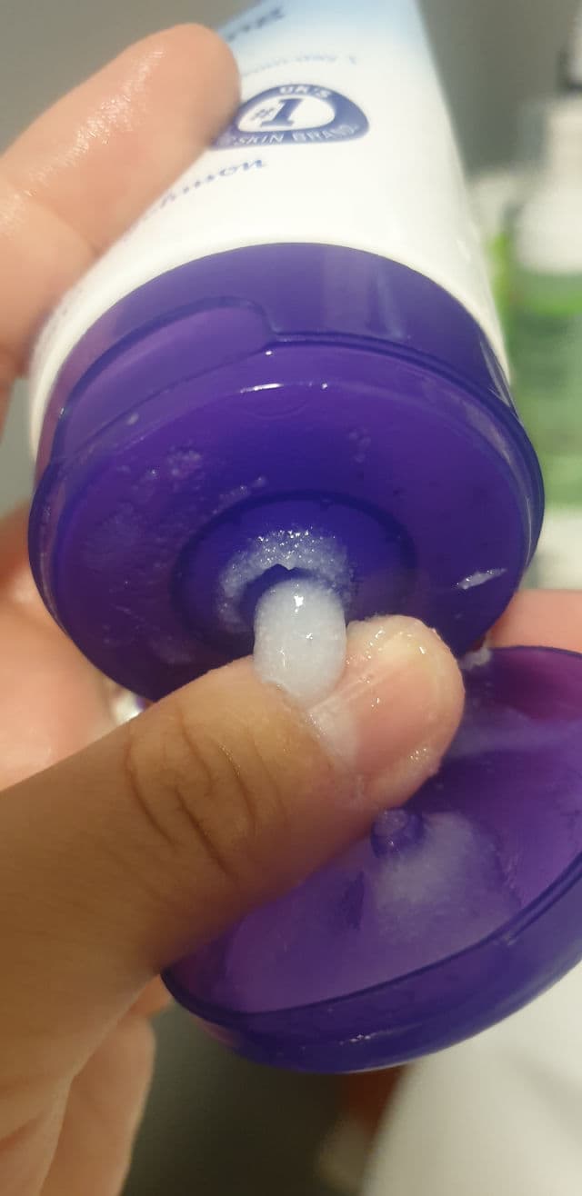 Clean & Clear Exfoliating Daily Wash review photo by Rubee