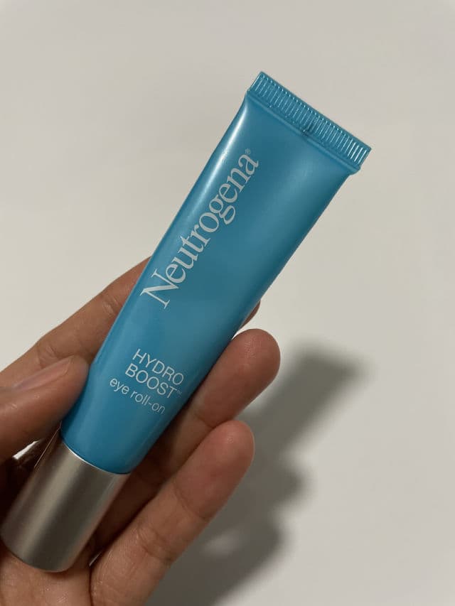 Neutrogena Hydro Boost Eye Roll On review photo by Ruthieandskincare