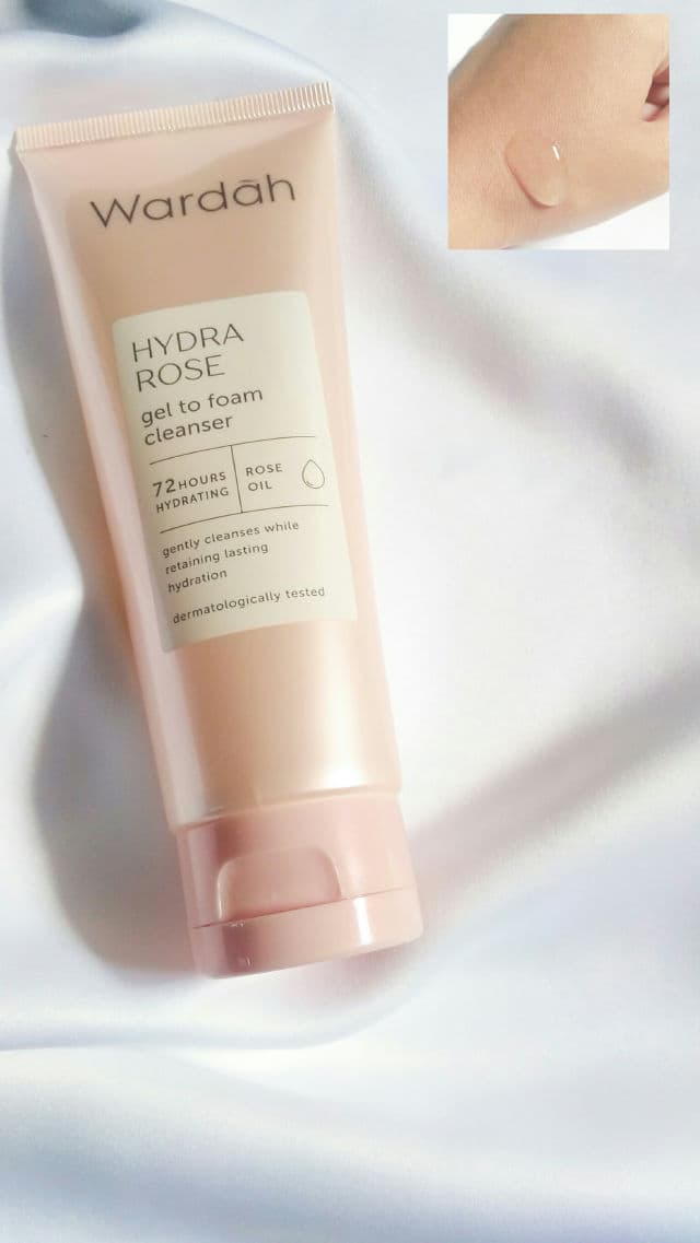 Wardah Hydra Rose Gel-to-Foam Cleanser review photo by Skinmymood