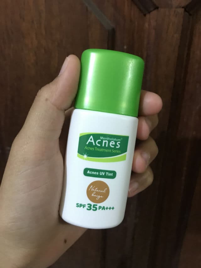 Acnes UV Tint SPF 35 PA+++ review photo by Skinslay