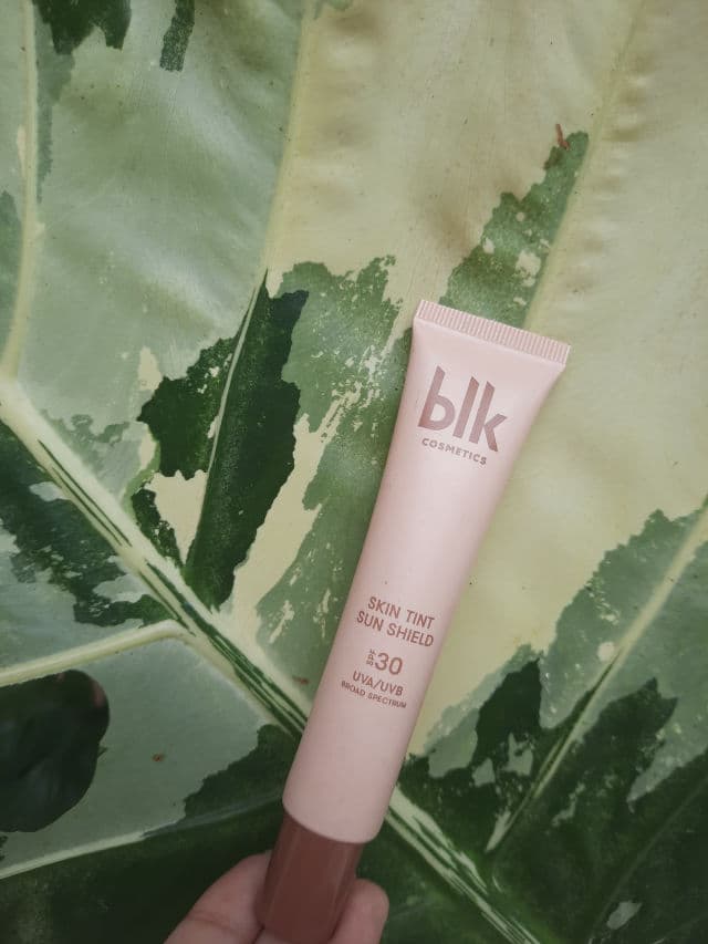BLK Cosmetics Skintint Sun Shield SPF 30 - Chestnut review photo by Stelatte
