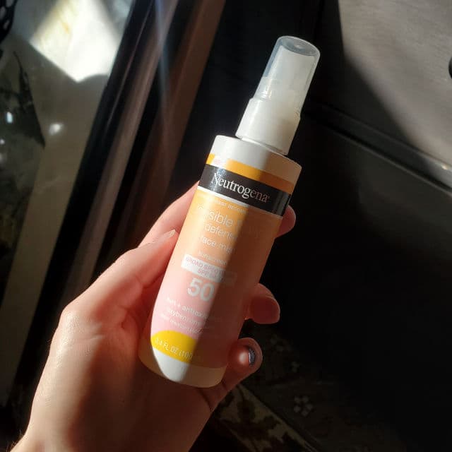 Neutrogena Invisible Daily Defense Sunscreen Face Mist SPF 50 review photo by Sugoisarahpicky