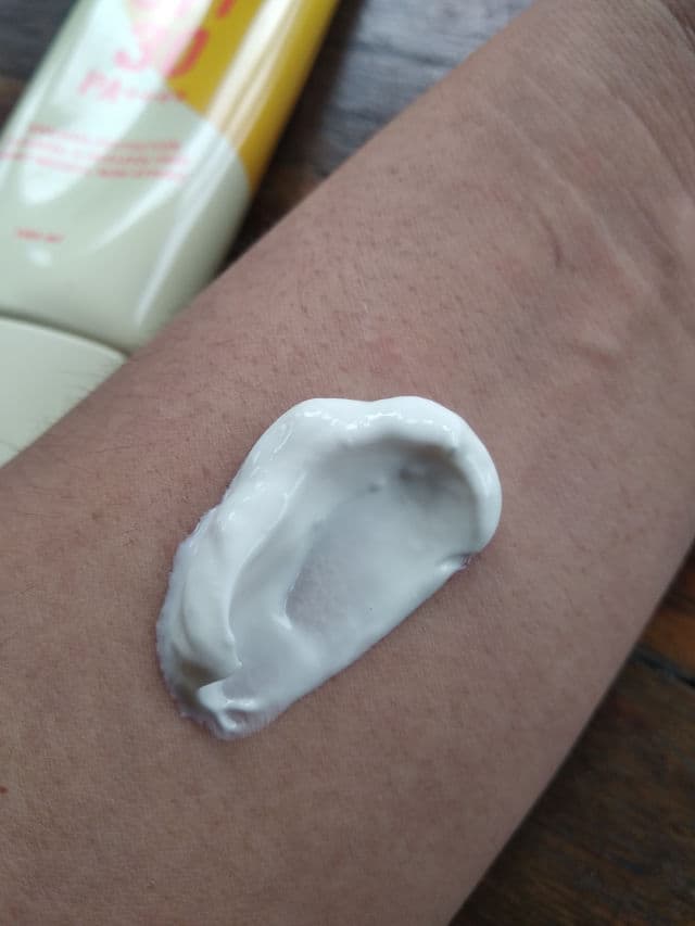 SOLERA Anti-Pollution Sunscreen Lotion SPF 30 PA ++++ review photo by Sussi