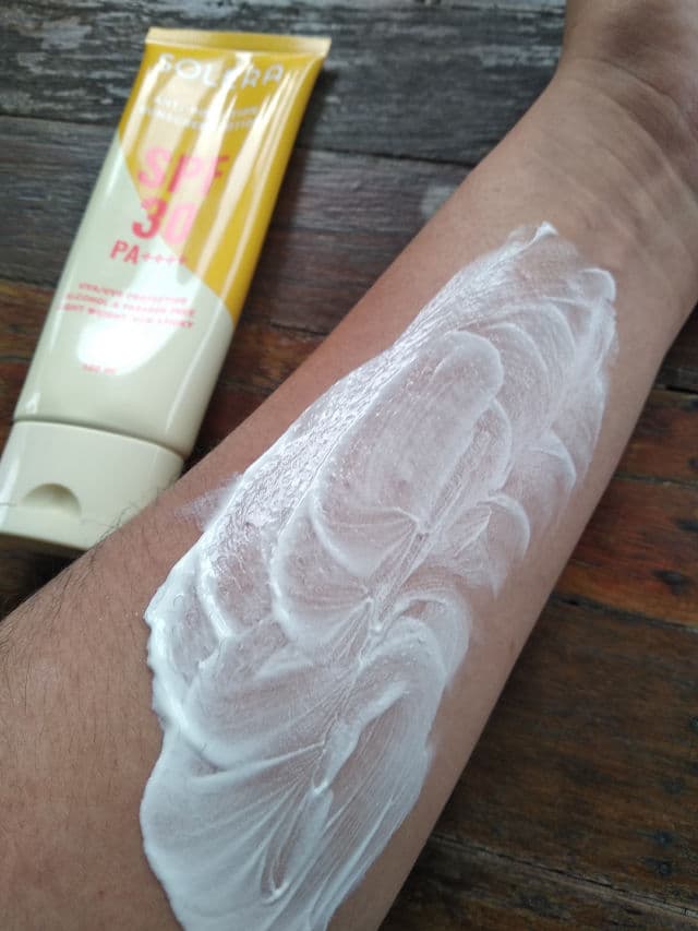 SOLERA Anti-Pollution Sunscreen Lotion SPF 30 PA ++++ review photo by Sussi