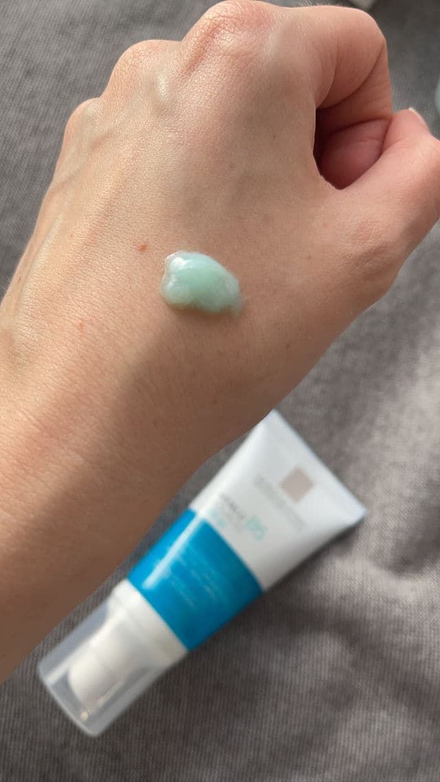 La Roche-Posay Hyalu B5 Aqua Gel SPF30 review photo by TheBeePlan