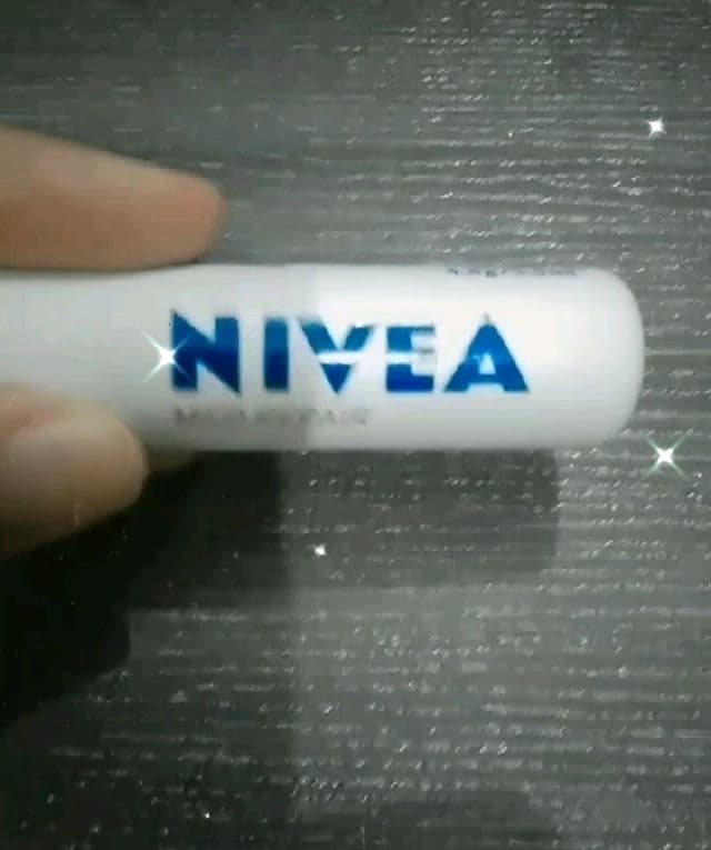 Nivea Med Repair Lip Balm review photo by Aiskinc