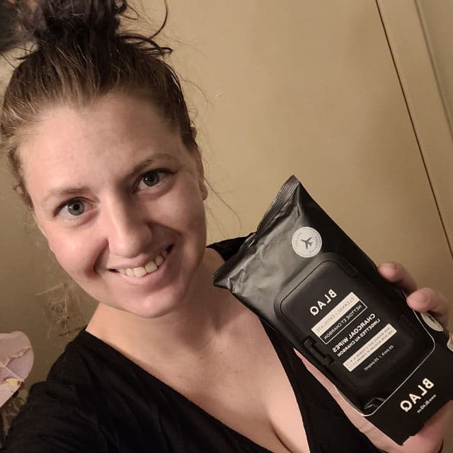 Blaq Cleanse & Exfoliate AHA Charcoal Wipes review photo by Trishaw87