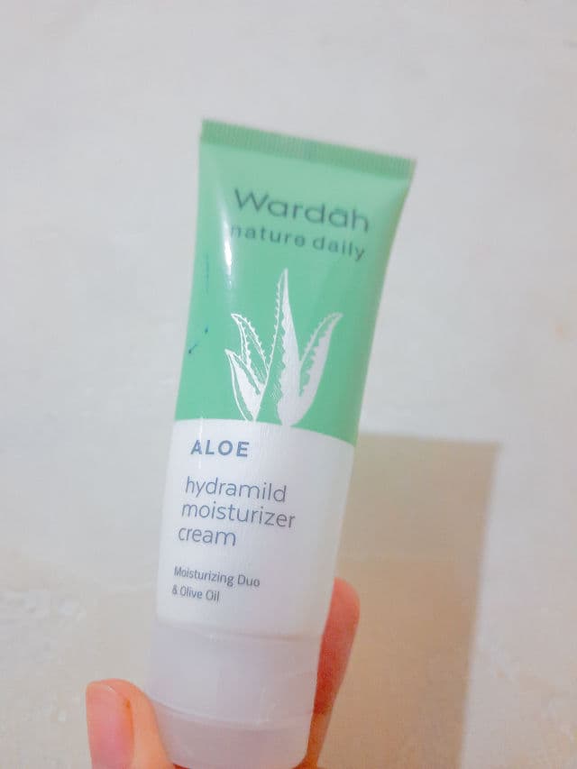 Wardah Aloe Hydramild Moisturizer Cream review photo by Violaa
