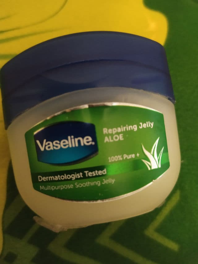Vaseline Aloe Soothing Jelly review photo by Wirdatul