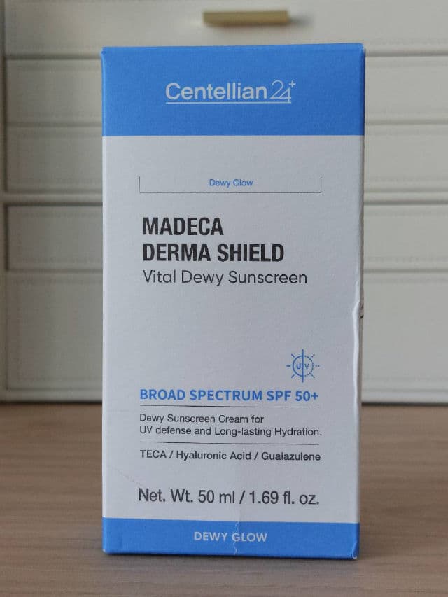 Centellian24 Madeca Derma Shield Vital Dewy Sunscreen SPF 50+ review photo by TheGreenFramboise
