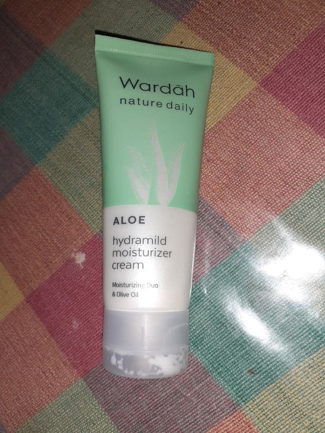 Wardah Aloe Hydramild Moisturizer Cream review photo by auliaasaf