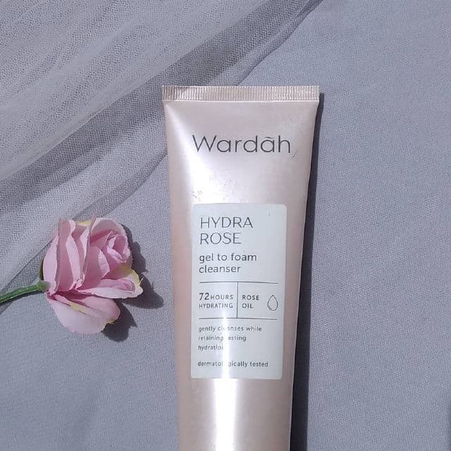 Wardah Hydra Rose Gel-to-Foam Cleanser review photo by azhami