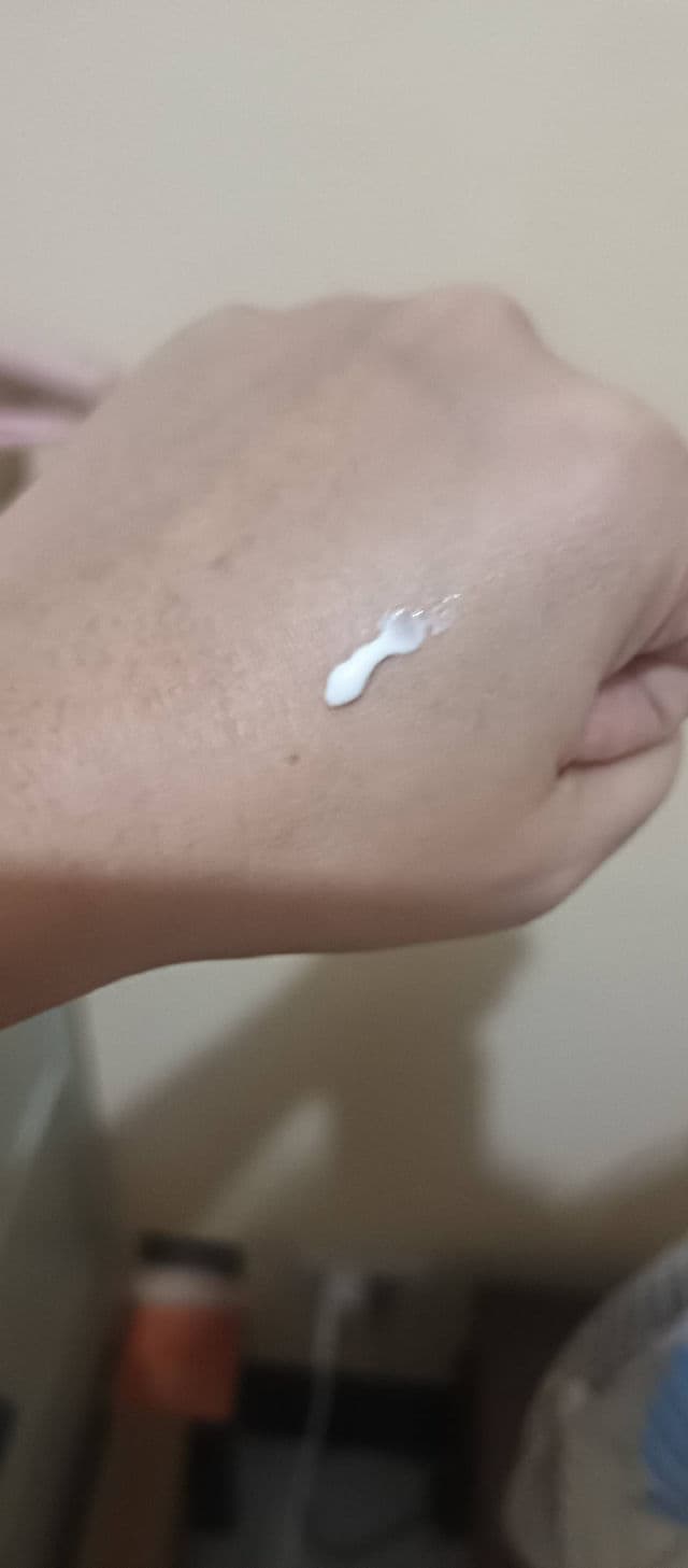 Dear Gleamy Premium Sunscreen SPF50 PA+++ review photo by HazeGB