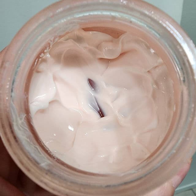 Clinique Moisture Surge Broad Spectrum SPF28 Sheer Hydrator Moisturizer review photo by Nikkireviews32