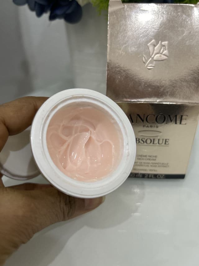 Lancome Absolue Revitalizing Anti-Aging Eye Cream with Grand Rose Extracts review photo by Itsmayelin