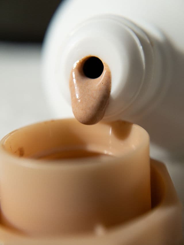 Drunk Elephant Umbra Tinte Physical Daily Defense SPF 30 review photo by beautyglas