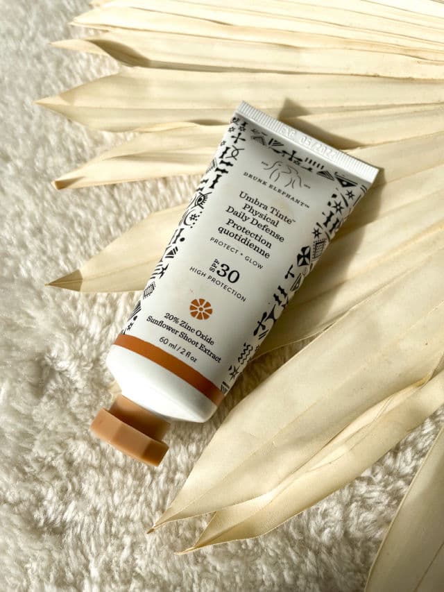 Drunk Elephant Umbra Tinte Physical Daily Defense SPF 30 review photo by beautyglas