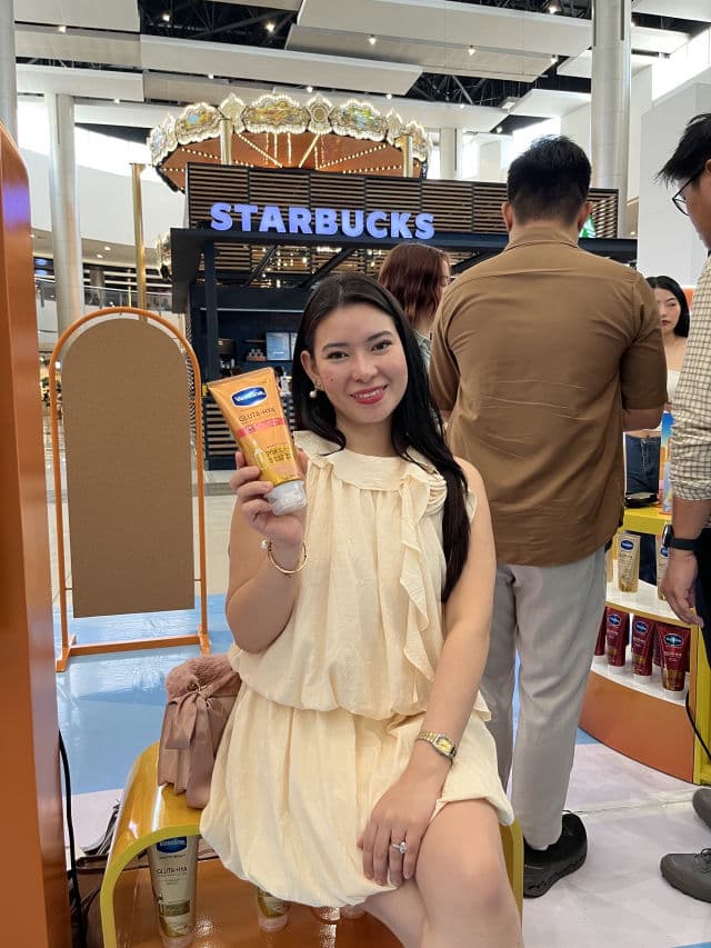 Vaseline Healthy Bright Gluta-Hya Serum Burst Lotion Pro-Age Restore review photo by JANINAMARIE