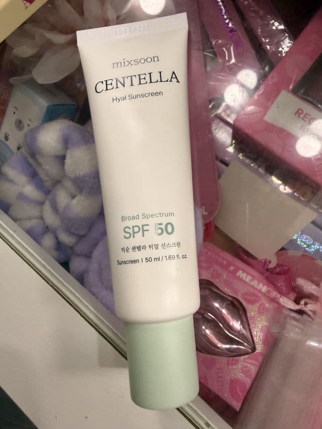 MIXSOON Centella Hyal Sunscreen review photo by beyoubeautifull