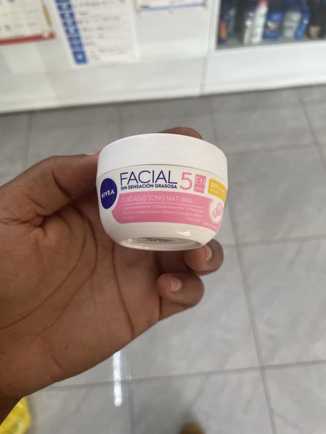 Nivea Facial 5 en 1 Efecto Mate review photo by Stepha96