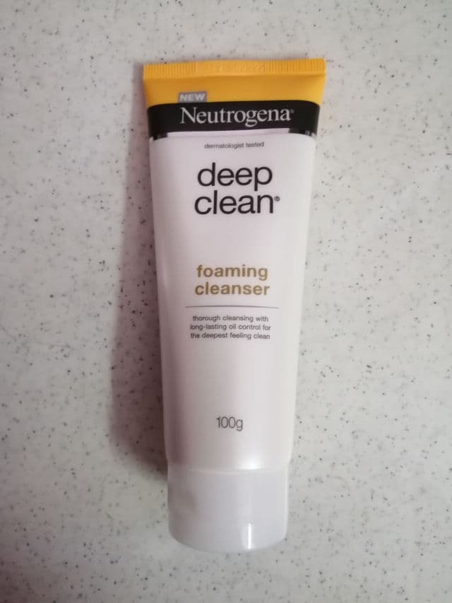 Neutrogena Deep Clean Foaming Cleanser review photo by callistataylor