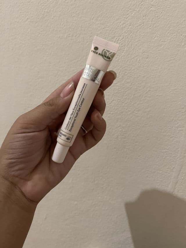 YVES ROCHER Serum Vegetal Wrinkles & Radiance Luminizing Eye Roll-On review photo by darizabueno24