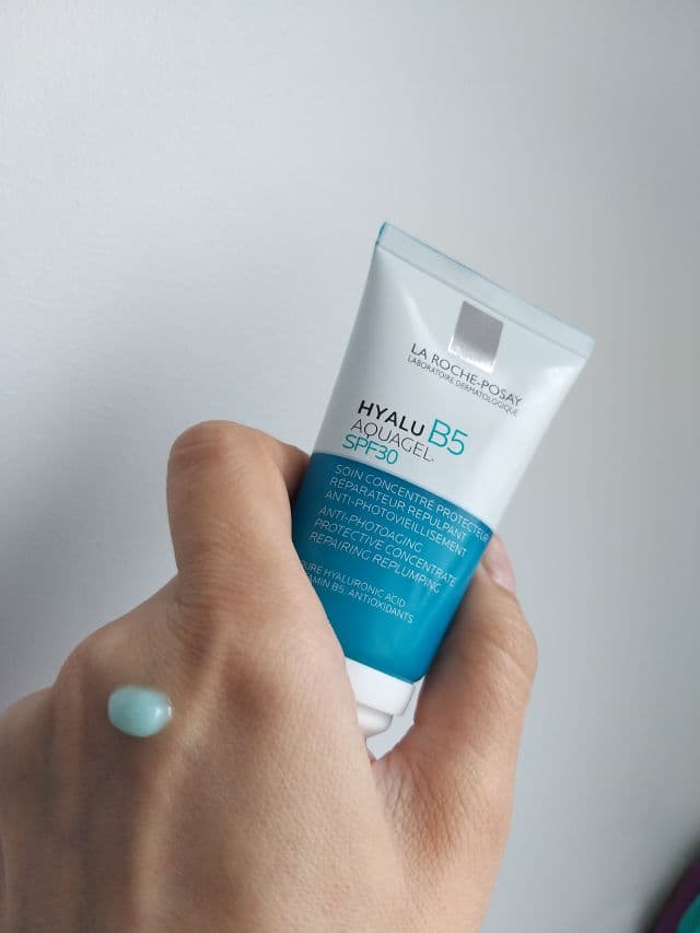 La Roche-Posay Hyalu B5 Aqua Gel SPF30 review photo by dermalover
