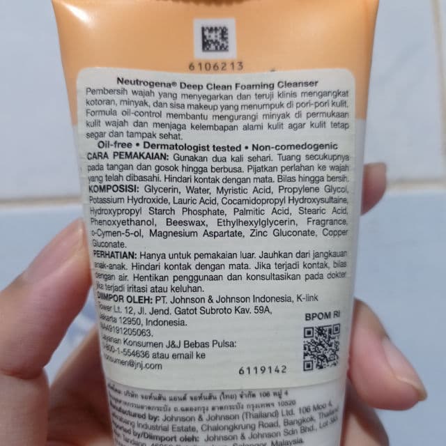 Neutrogena Deep Clean Foaming Cleanser review photo by Destario