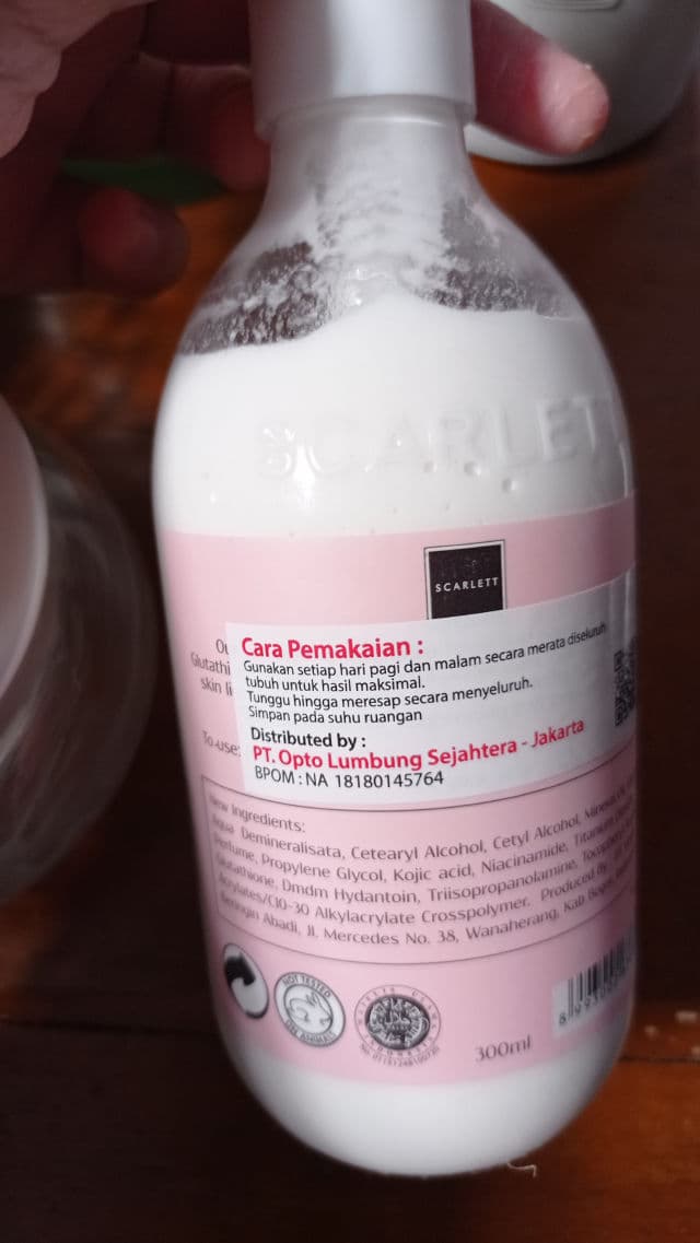 Scarlett Whitening Romansa Fragrance Brightening Body Lotion review photo by eva83