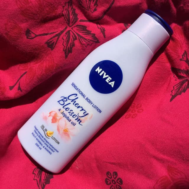 Nivea Oil in Lotion Cherry Blossom & Jojoba Oil review photo by fatimazzz