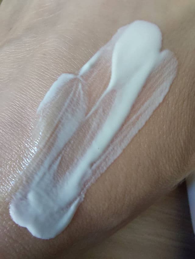 Centellian24 Madeca Derma Shield Vital Dewy Sunscreen SPF 50+ review photo by TheGreenFramboise