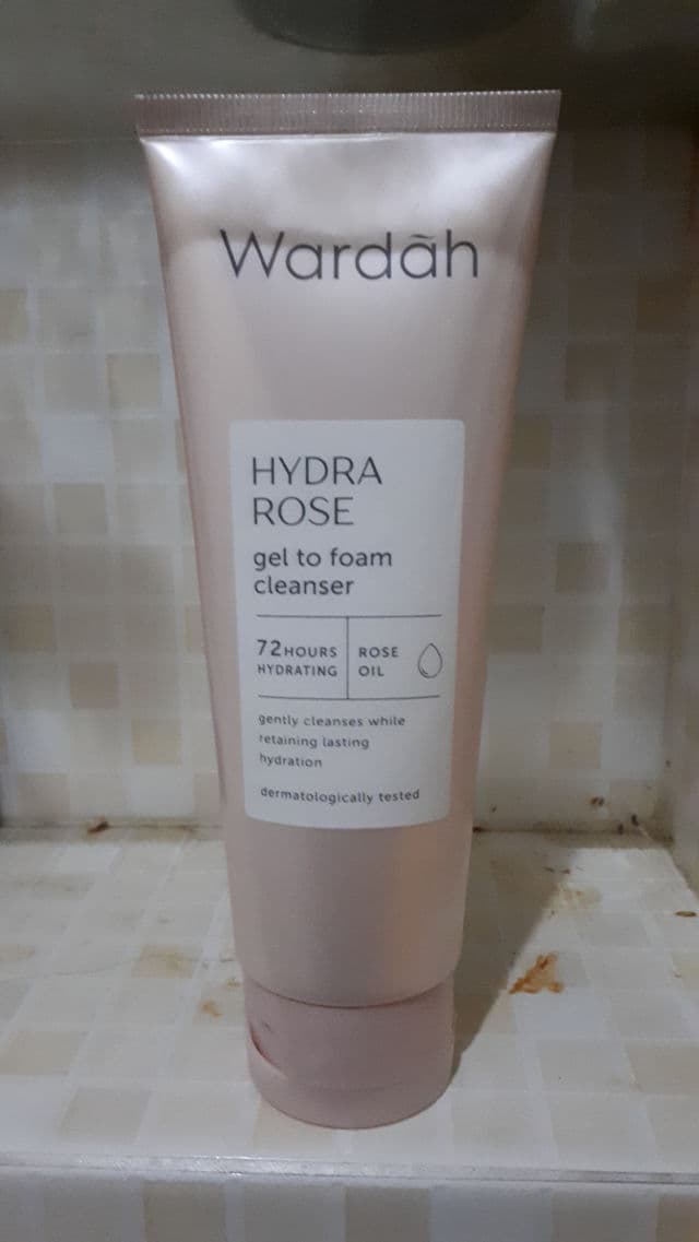 Wardah Hydra Rose Gel-to-Foam Cleanser review photo by febsap