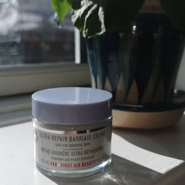 First Aid Beauty Ultra Repair BarriAir Cream review photo by hashiskincare