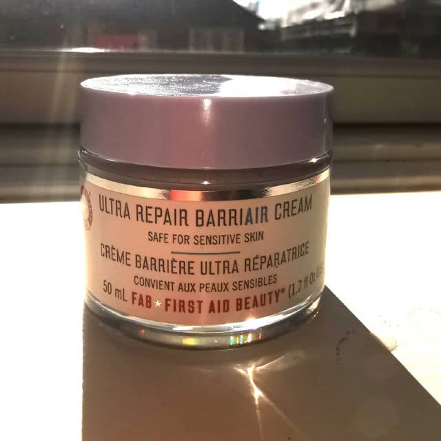 First Aid Beauty Ultra Repair BarriAir Cream review photo by hashiskincare