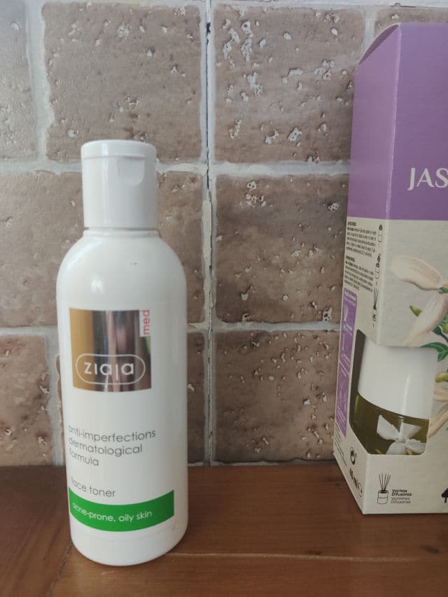 Ziaja Med Anti-Imperfections Face Toner review photo by isimfc