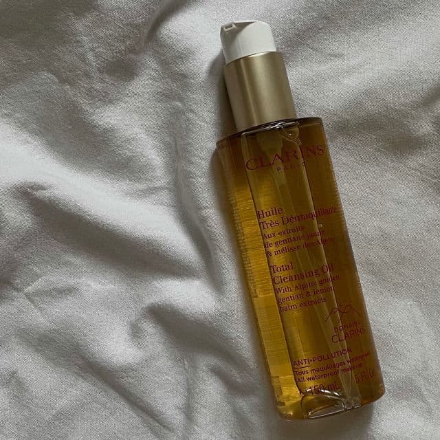 Clarins Huile Très Démaquillante (Total Cleansing Oil) review photo by itsmybeauty