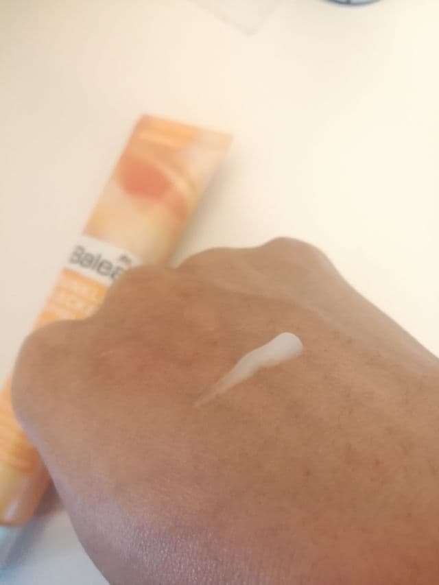 Balea Spezialpflege Dunkle Flecken Aufheller review photo by lalemura