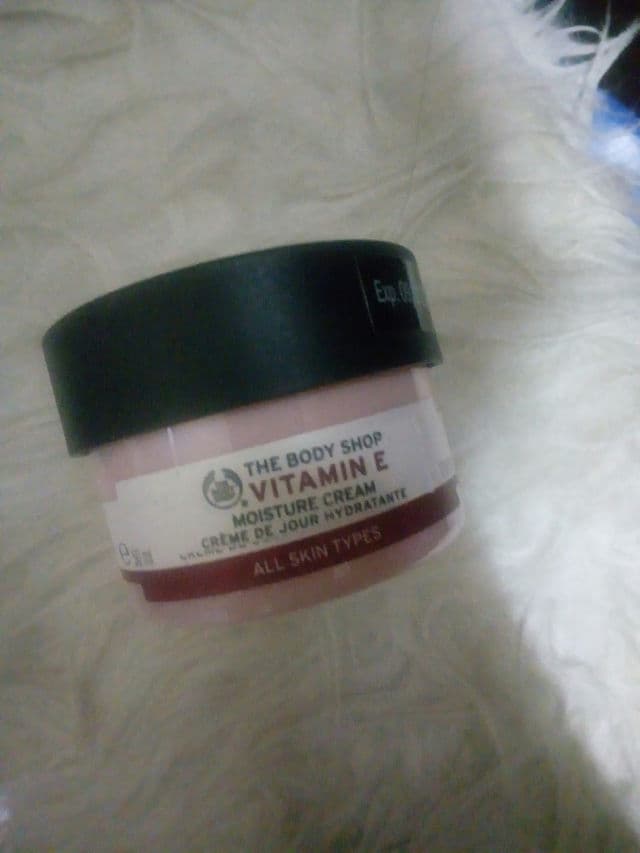 The Body Shop Vitamin E Moisture Cream review photo by lisky