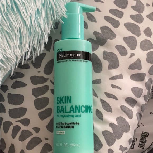 Neutrogena Skin Balancing Clay Facial Cleanser for Oily Skin review photo by megann2332