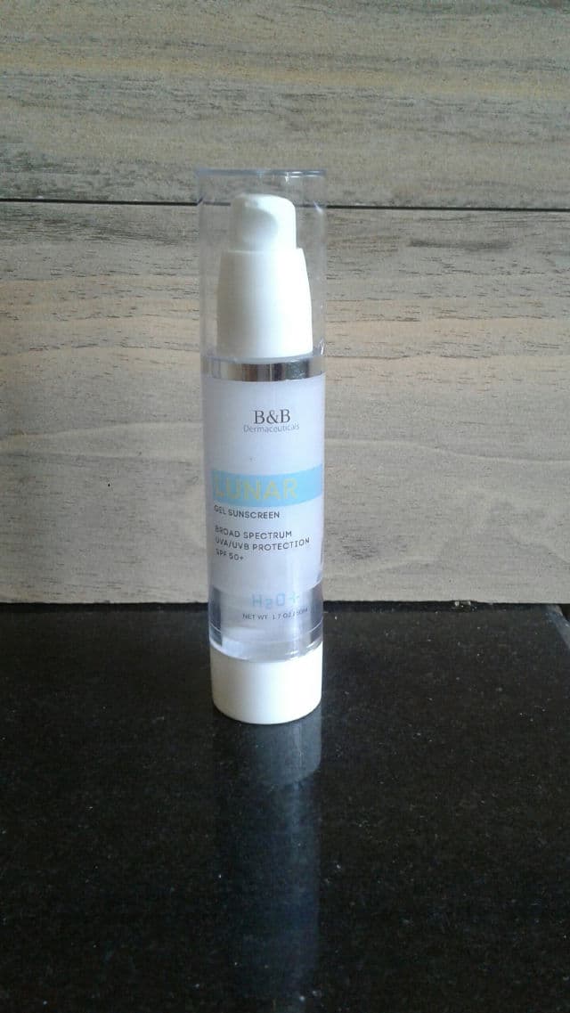 B&B Dermaceuticals Lunar Gel Sunscreen SPF50+ review photo by Skincarehaircare18
