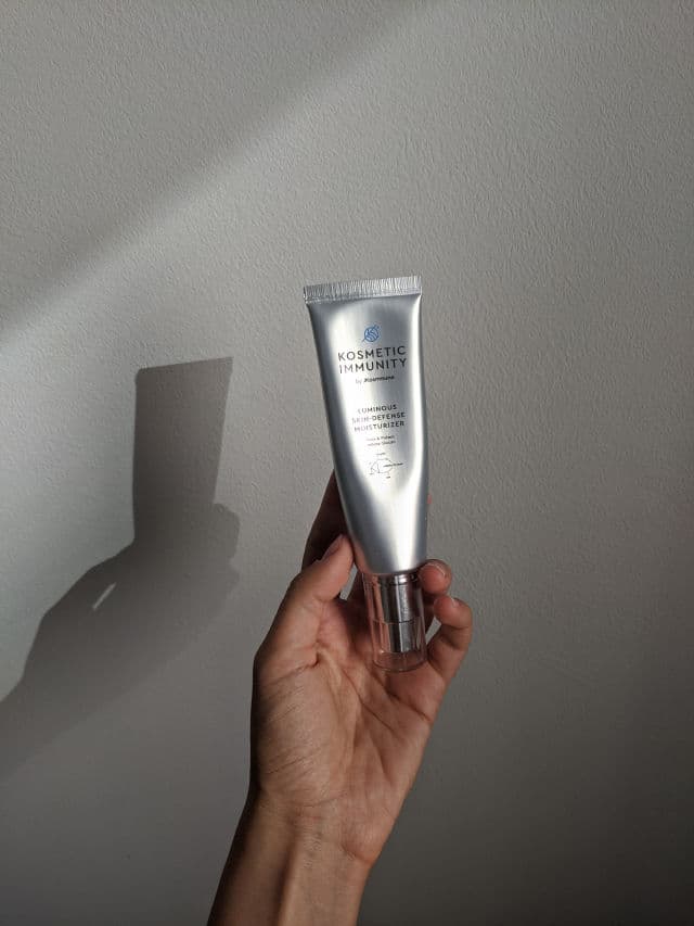 Kosmetic Immunity Luminous Skin-Defense Moisturizer review photo by niniamrao