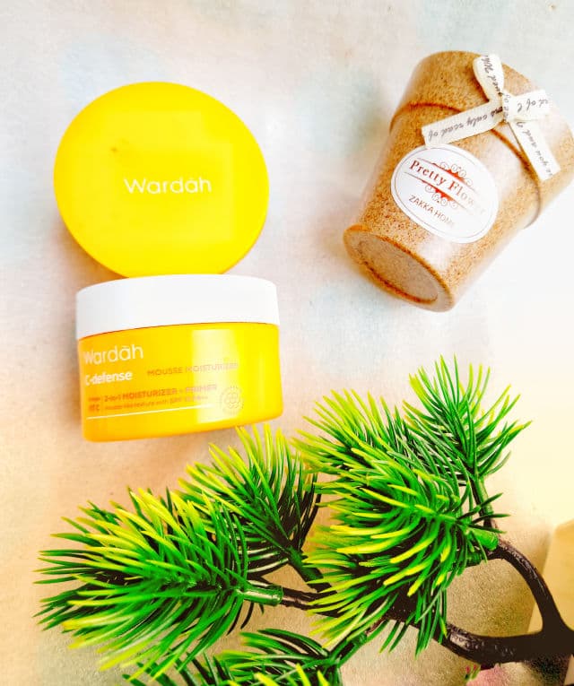 Wardah C-Defense Mousse Moisturizer review photo by ninnalinggasari