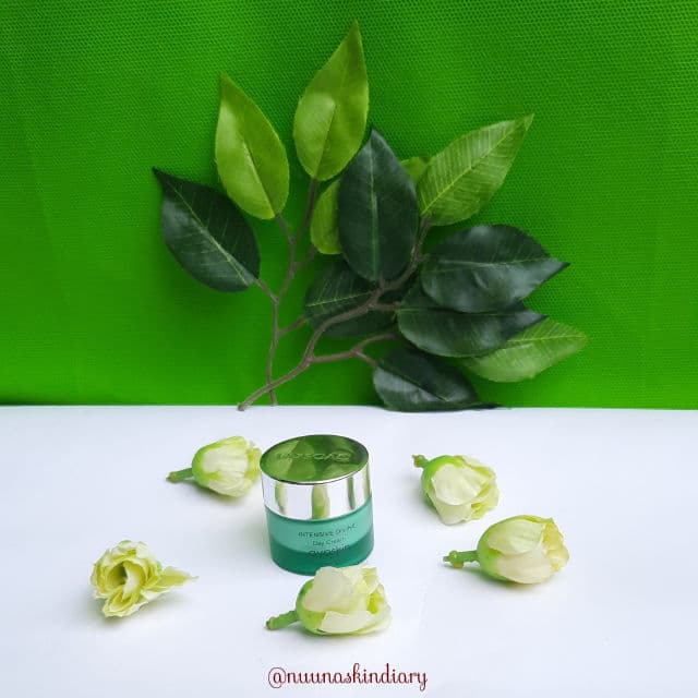 Avoskin Intensive Divine Day Cream review photo by nuunaskindiary