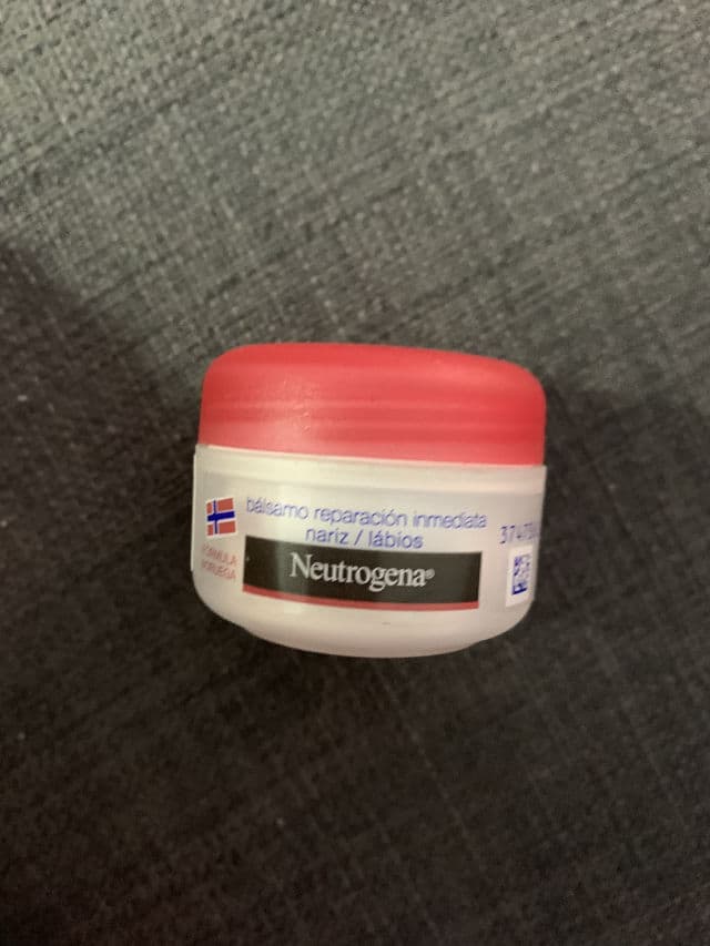 Neutrogena Immediate Repair Balsamo Nariz Y Labios review photo by iheartjade