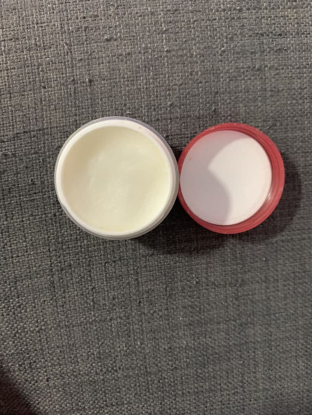 Neutrogena Immediate Repair Balsamo Nariz Y Labios review photo by iheartjade