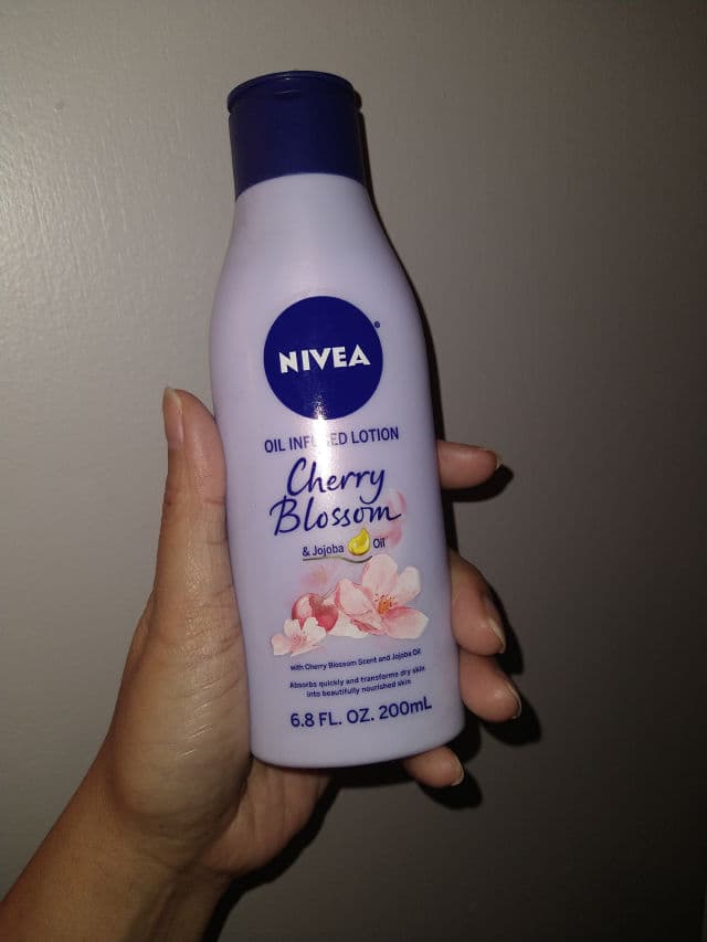 Nivea Oil in Lotion Cherry Blossom & Jojoba Oil review photo by pickymani